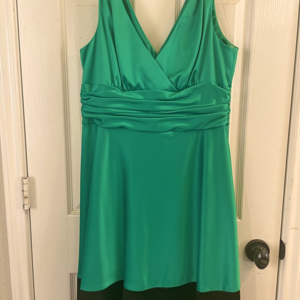 Green satin dress with back block accents. Perfect any event dress.
